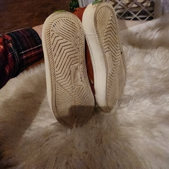 Cariuma Pantone Rust lace up sneakers 9 - Picture 5 of 14